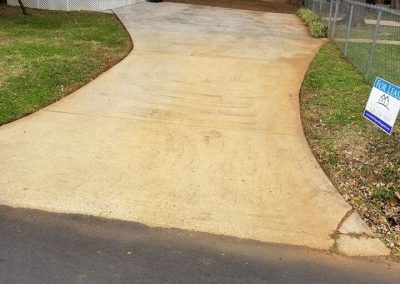 Wrenn's Lawn Service in Hickory, North Carolina - Yard mowing, trimming, mulching, landscaping, yard debris removal, gutter cleaning & routine maintenance.