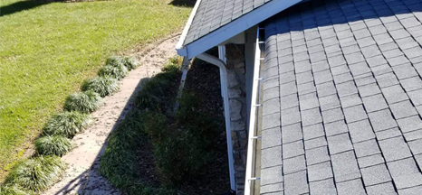 Wrenn's Lawn Service in Hickory, North Carolina - Yard mowing, trimming, mulching, landscaping, yard debris removal, gutter cleaning & routine maintenance.